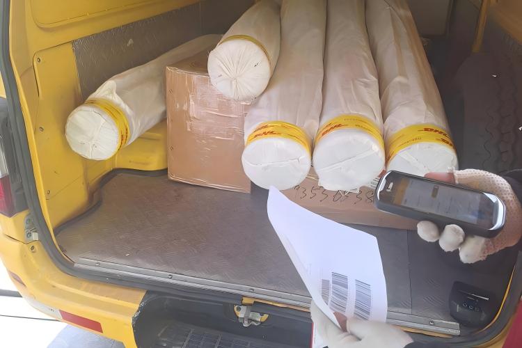 బల్గేరియన్ క్లయింట్‌కు హై-గ్రేడ్ యాంటీ స్టాటిక్ ఫిల్టర్ ఫ్యాబ్రిక్ విజయవంతంగా డెలివరీ చేయబడింది